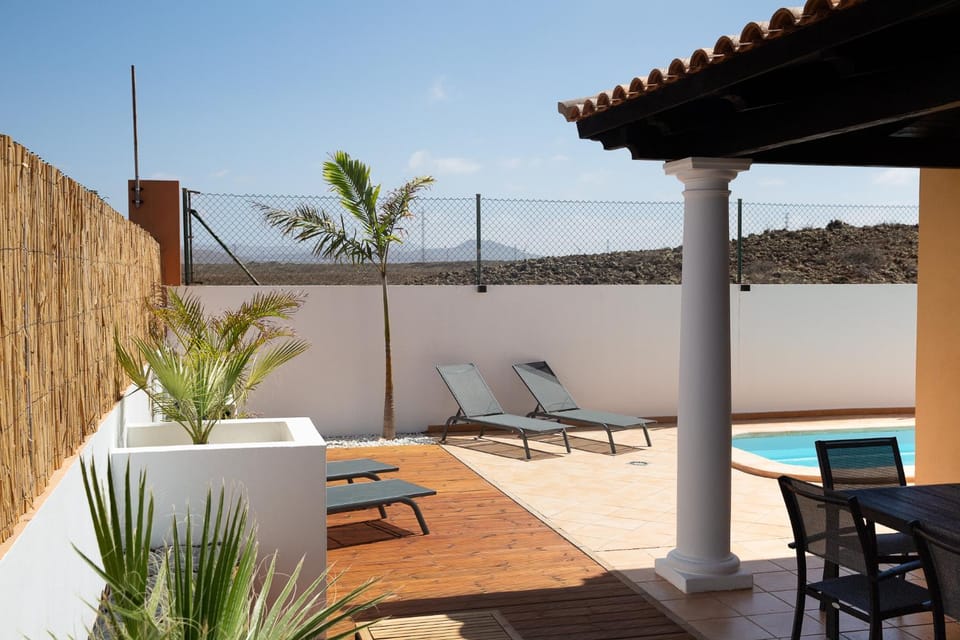 Balcony/Terrace, Swimming pool, sunbed