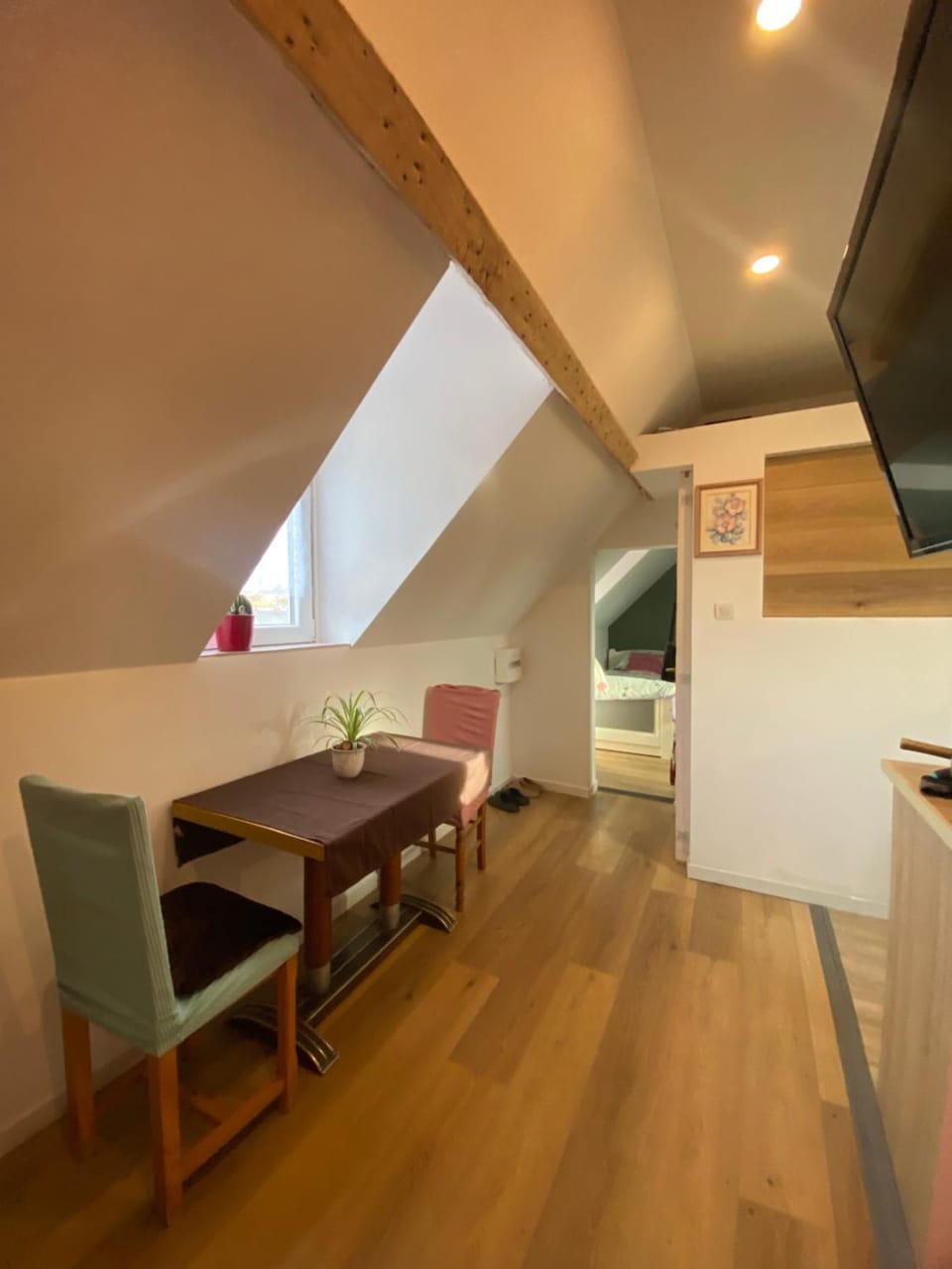 Seating area, Dining area