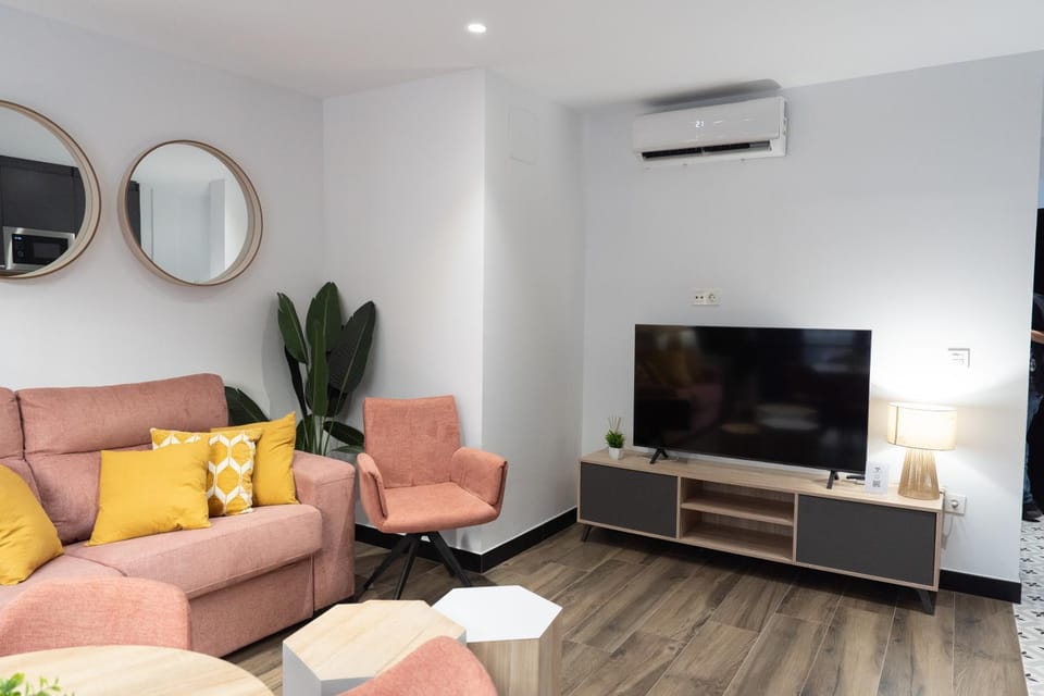 Communal lounge/ TV room, Living room, Seating area, Evening entertainment, air conditioner