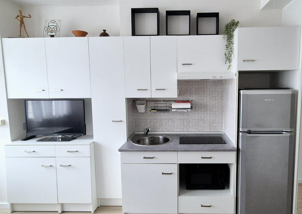 Kitchen or kitchenette, stove