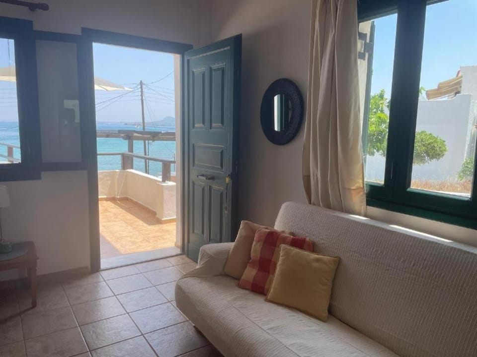 Facade/entrance, View (from property/room), Living room, Sea view