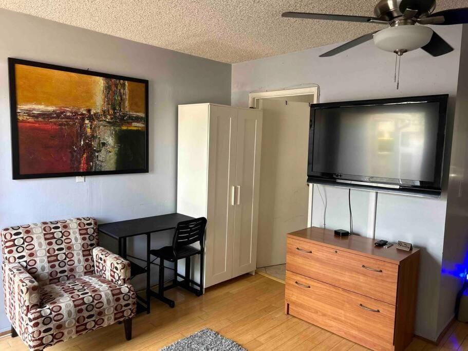 Private Studio GuestHouse With Everything! Apartment in North Hollywood