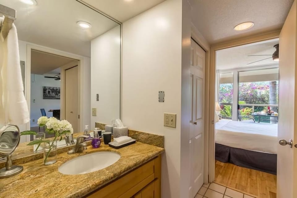 Bed, Bathroom, Bedroom, towels