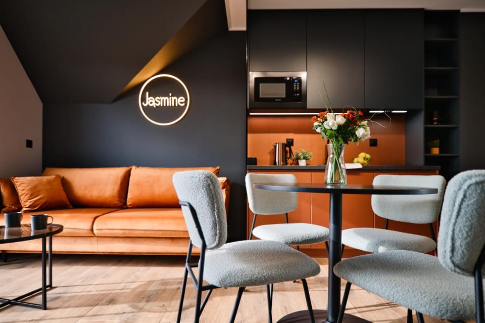 TV and multimedia, Kitchen or kitchenette, Living room, Seating area