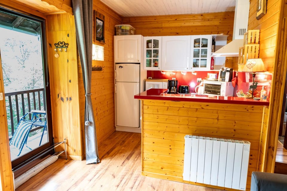 Coffee/tea facilities, Kitchen or kitchenette, oven, pet friendly, stove, toaster