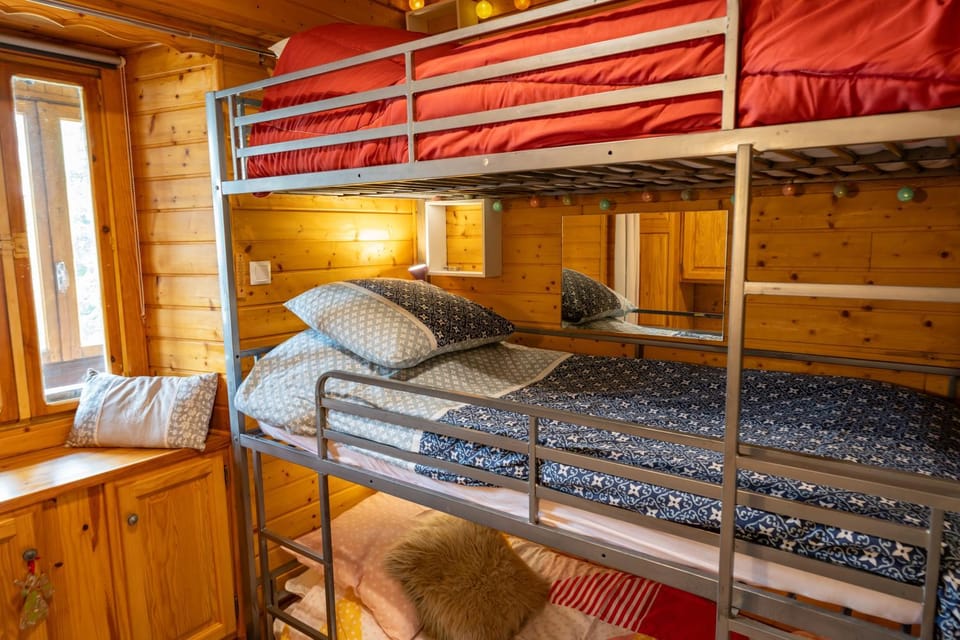 Bedroom, bunk bed