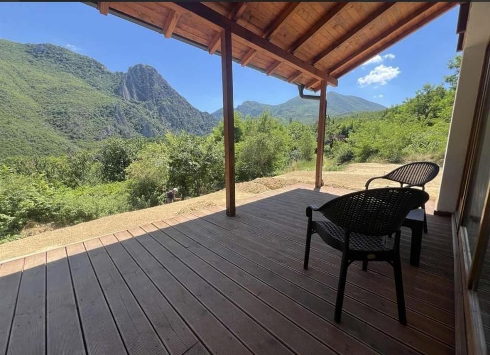 Balcony/Terrace, Mountain view