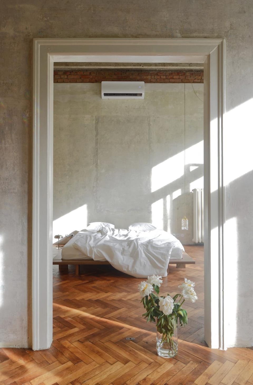 Photo of the whole room, Bedroom, air conditioner