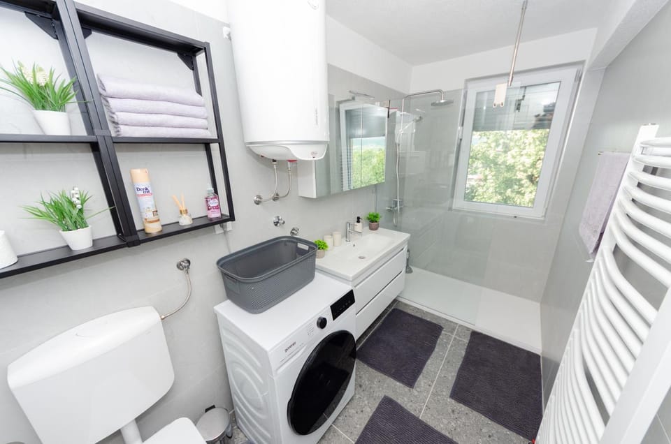 Shower, Toilet, Bathroom, washing machine, dryer