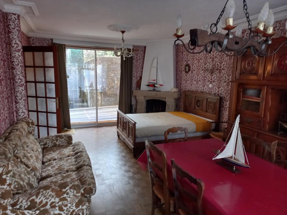 Bed, Living room, Seating area, Bedroom