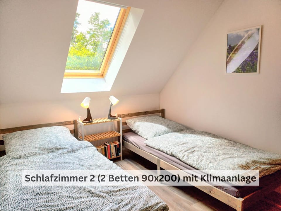 Bed, Photo of the whole room, Bedroom, Text overlay
