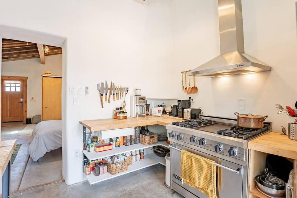 Barrio Bungalow - Historic 1900 Adobe Studio in Downtown Apartment in Tucson