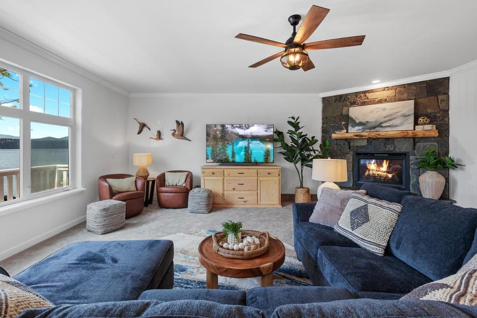 At the Lake House in Hayden ID House in Kootenai County