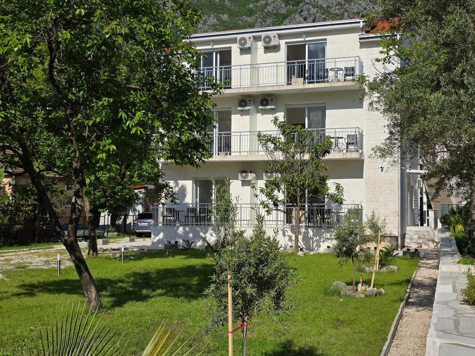 Property building, Day, Garden