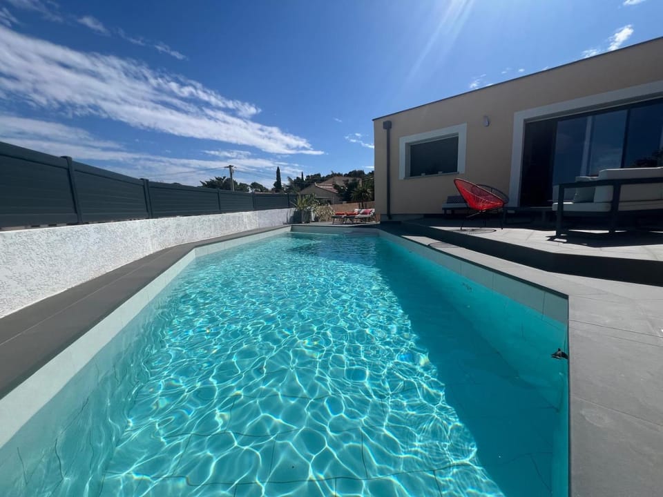 Pool view, Swimming pool, sunbed