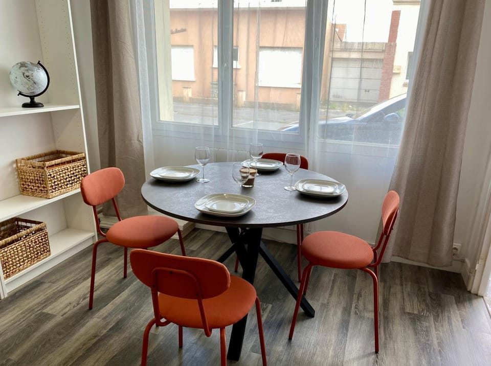 Seating area, Dining area