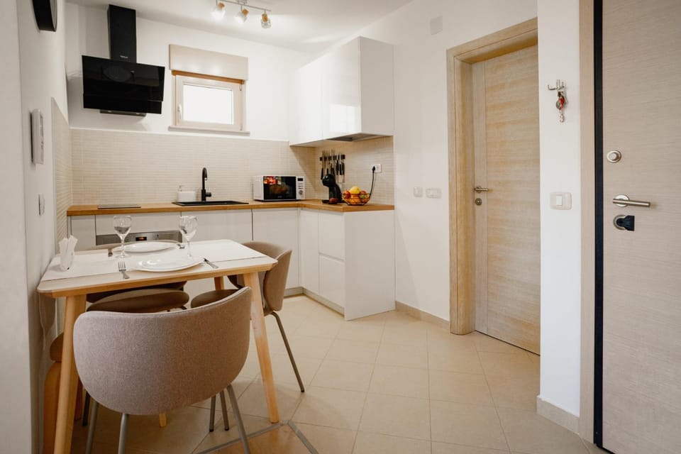 Kitchen or kitchenette, oven, stove