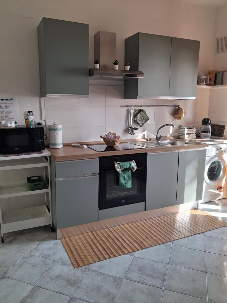 Kitchen or kitchenette, oven, pet friendly, stove, toaster, washing machine