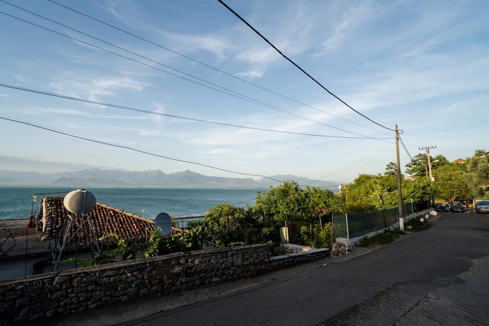 Neighbourhood, Natural landscape, Beach, Lake view