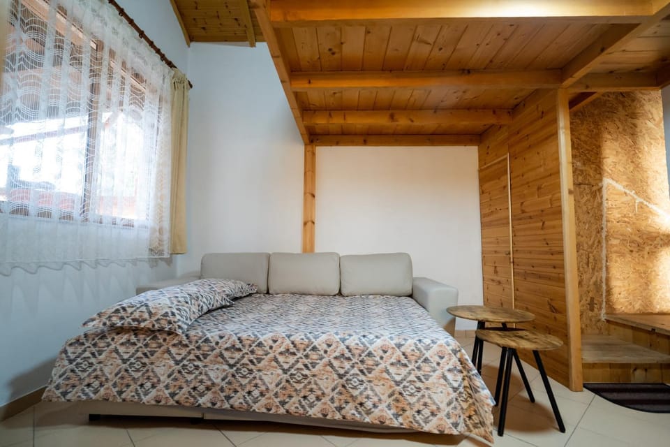 Bed, Living room