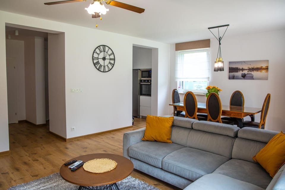 Living room, Seating area, Dining area, fireplace