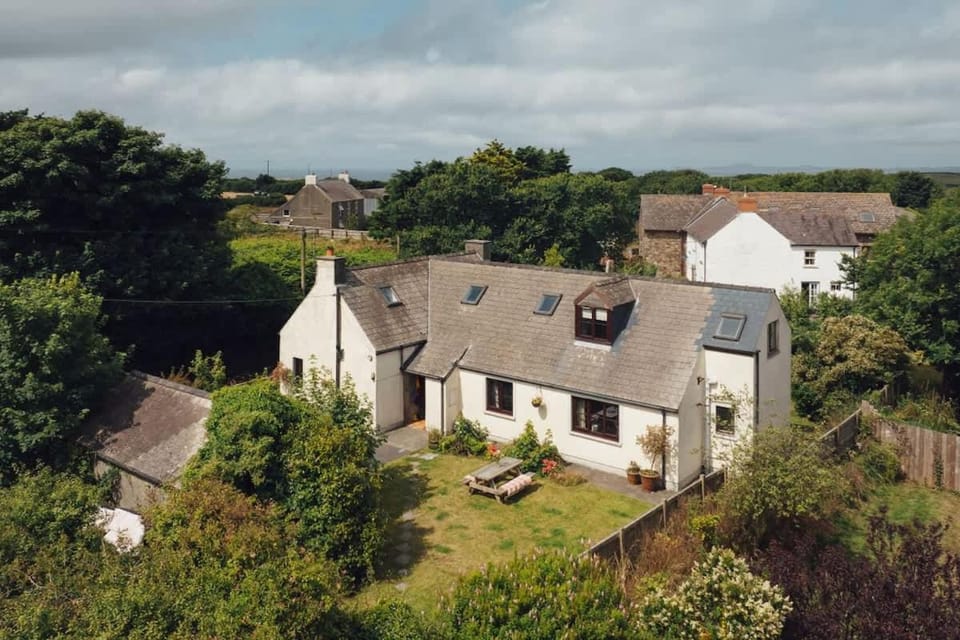 Meadowside House in Nolton and Roch