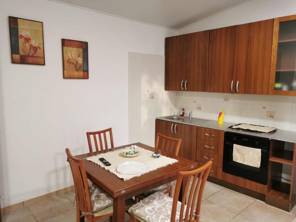 Kitchen or kitchenette, Living room, Dining area, oven, stove