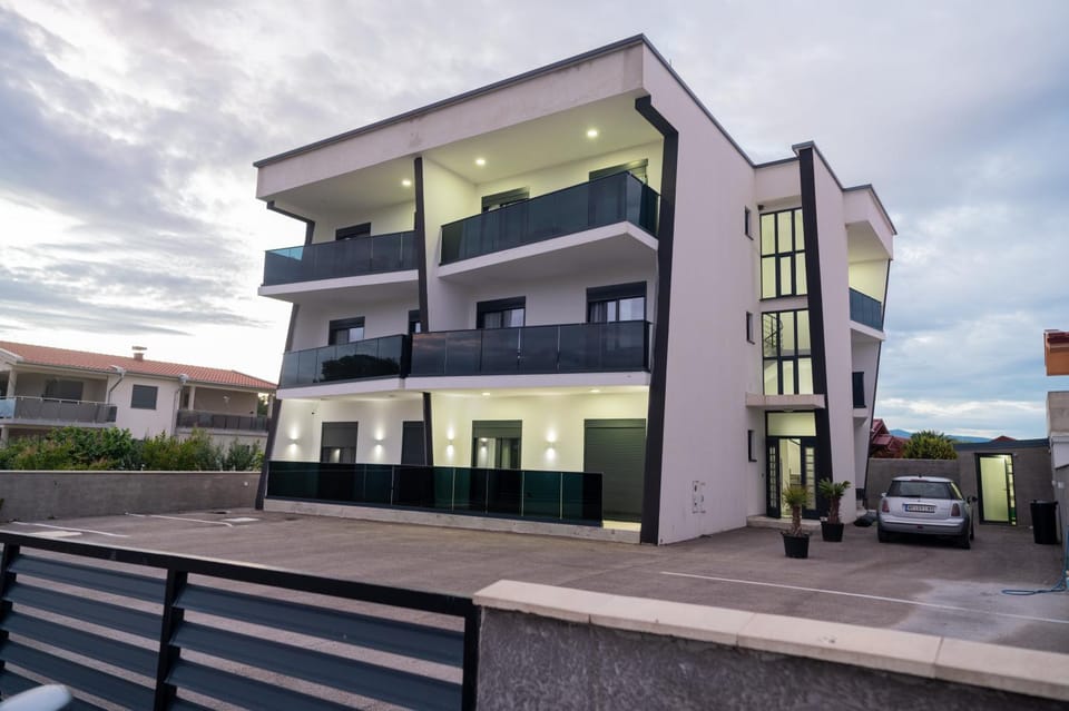 Property building, Balcony/Terrace
