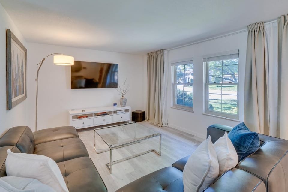 Covered Patio & Fire Pit: Centennial Condo! House in Greenwood Village