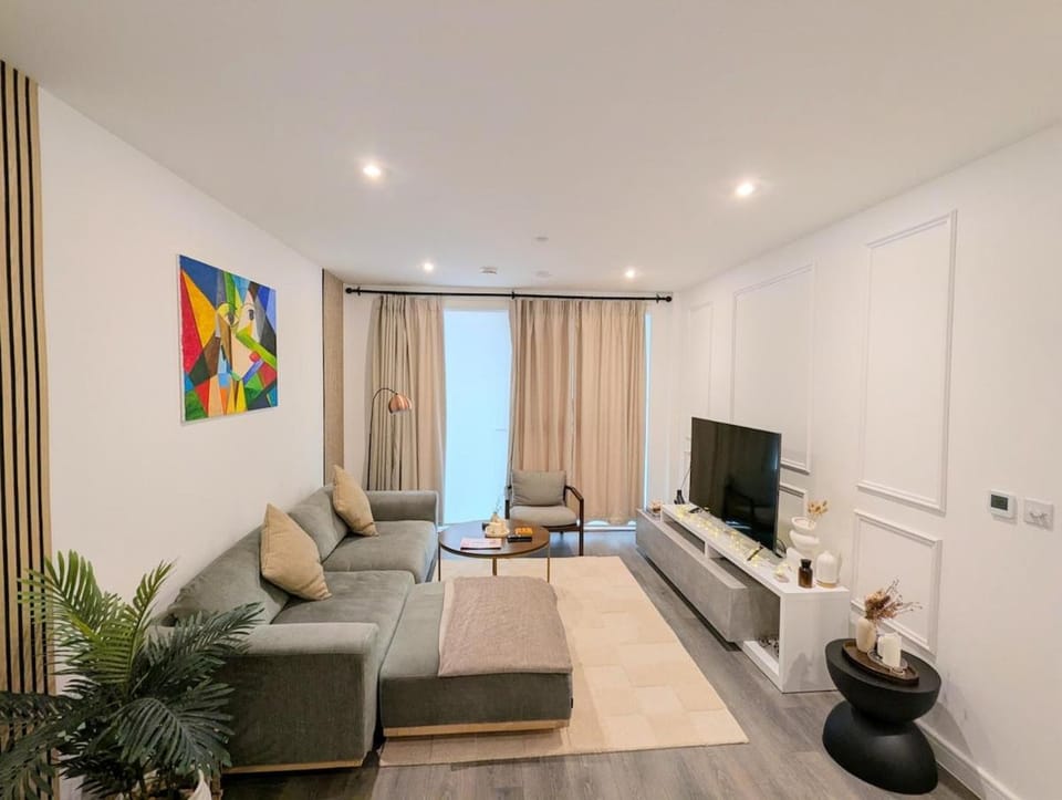 Communal lounge/ TV room, TV and multimedia, Living room, Evening entertainment