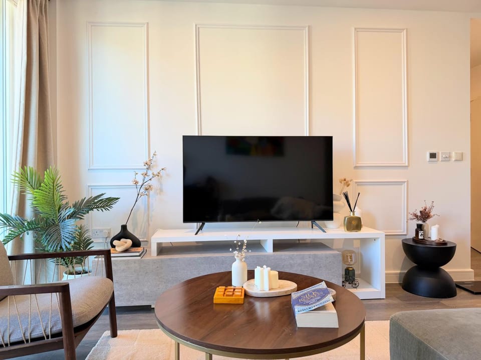 Modern 2 Bed - 2 Bath Flat near Central London with Parking Space Apartment in London Borough of Ealing