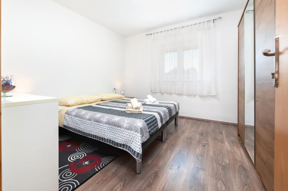 Bed, Bedroom, wardrobe