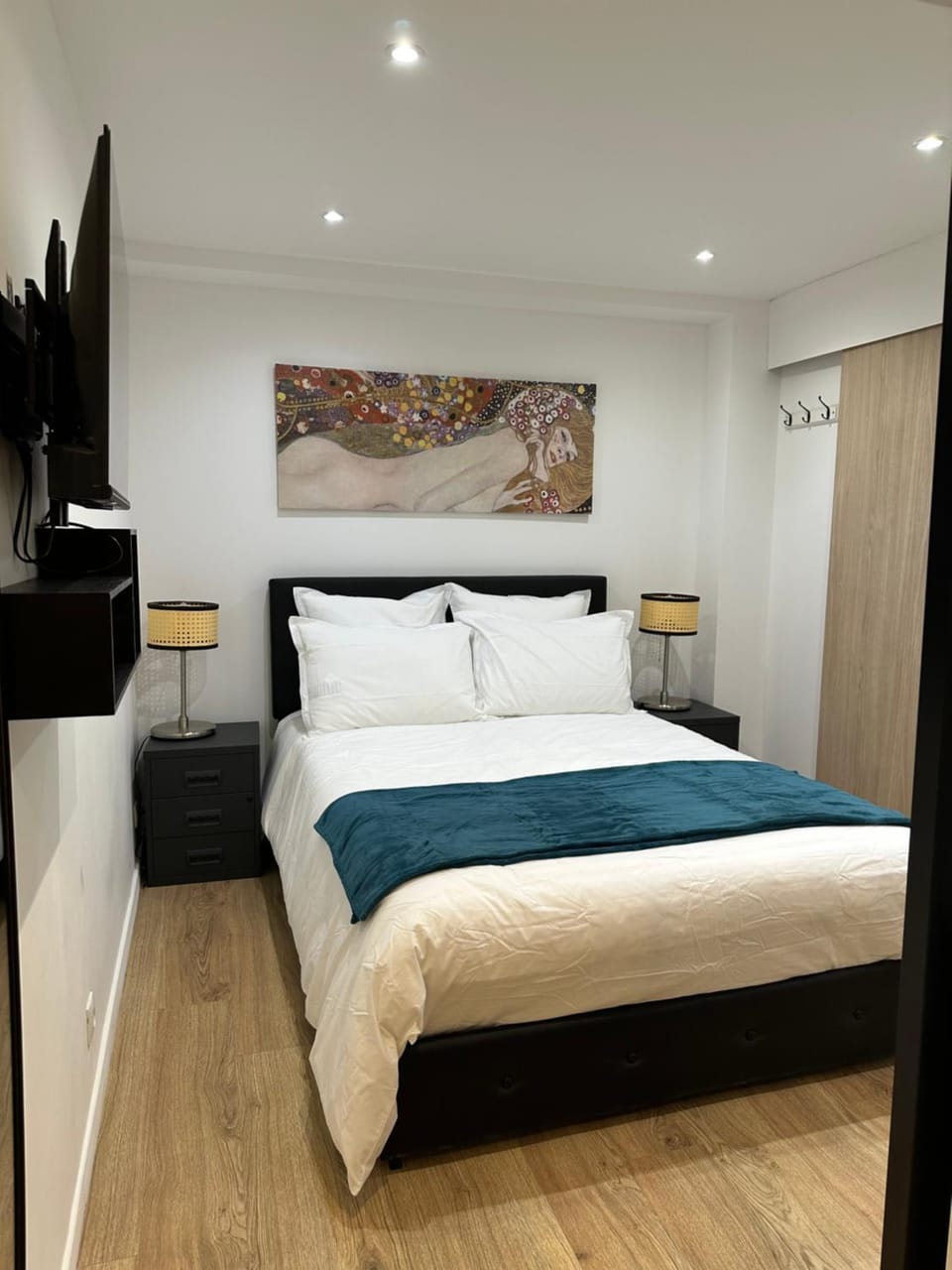 Bed, Photo of the whole room