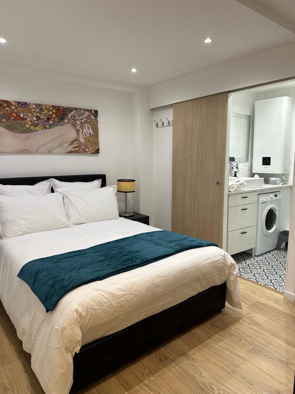 Photo of the whole room, Bedroom, washing machine