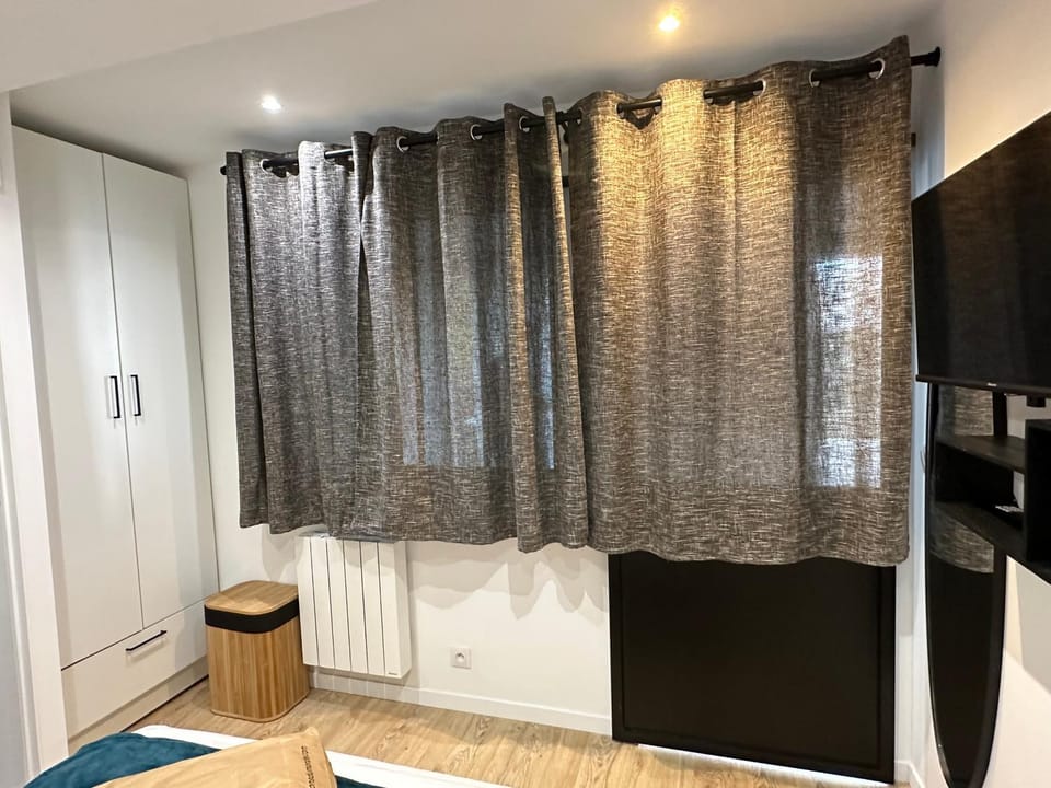 Bedroom, wardrobe