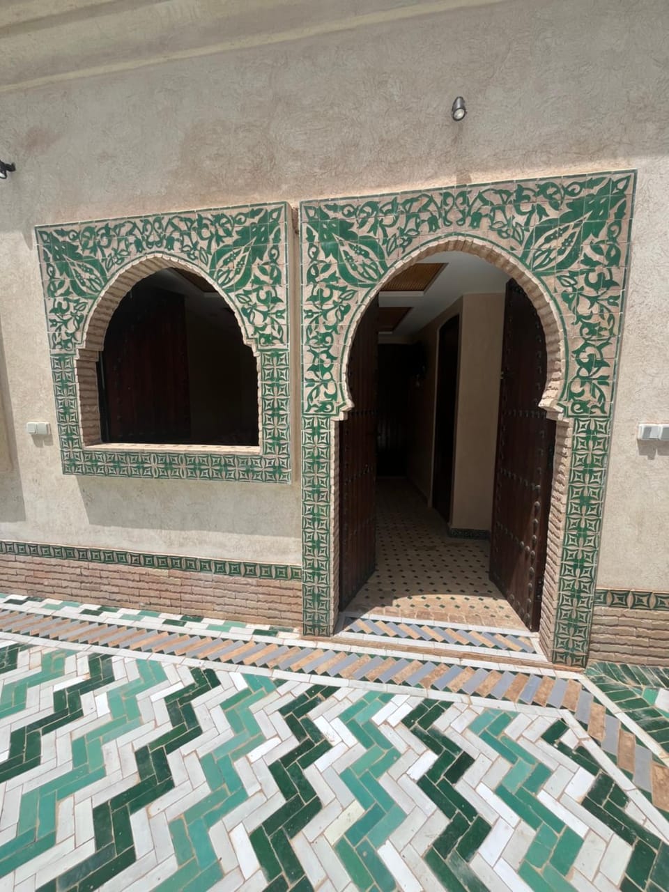 Facade/entrance