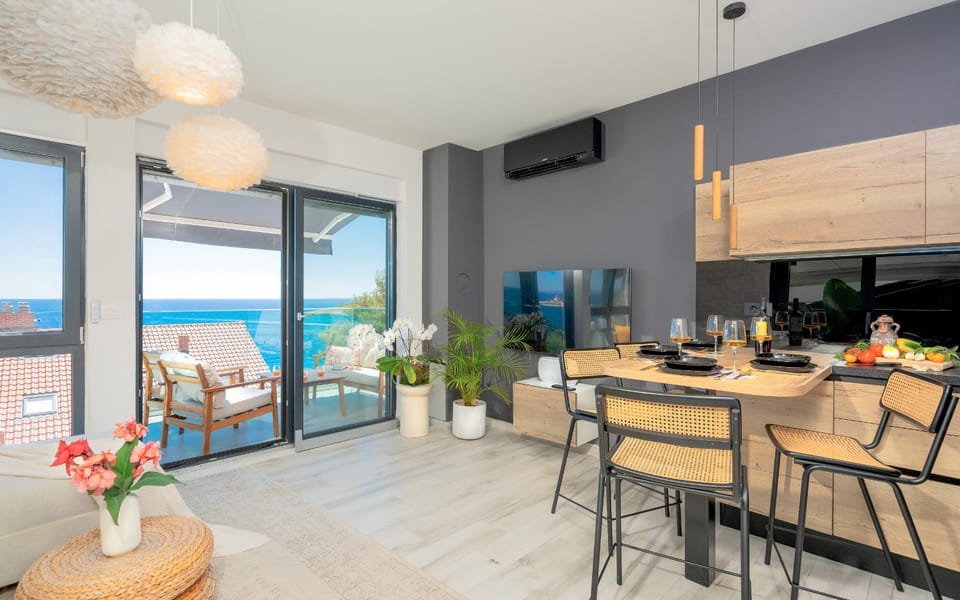 Balcony/Terrace, Kitchen or kitchenette, Living room, Seating area, Dining area, Sea view