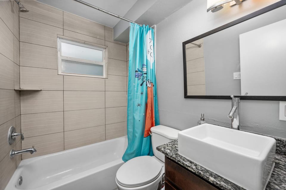 1BR Apt with Fully Equipped Kitchen Close to Major Attractions Apartment in Houston