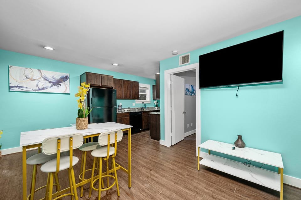 1BR Apt with Fully Equipped Kitchen Close to Major Attractions Apartment in Houston