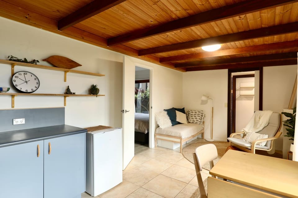 Kitchen or kitchenette, Living room, Seating area