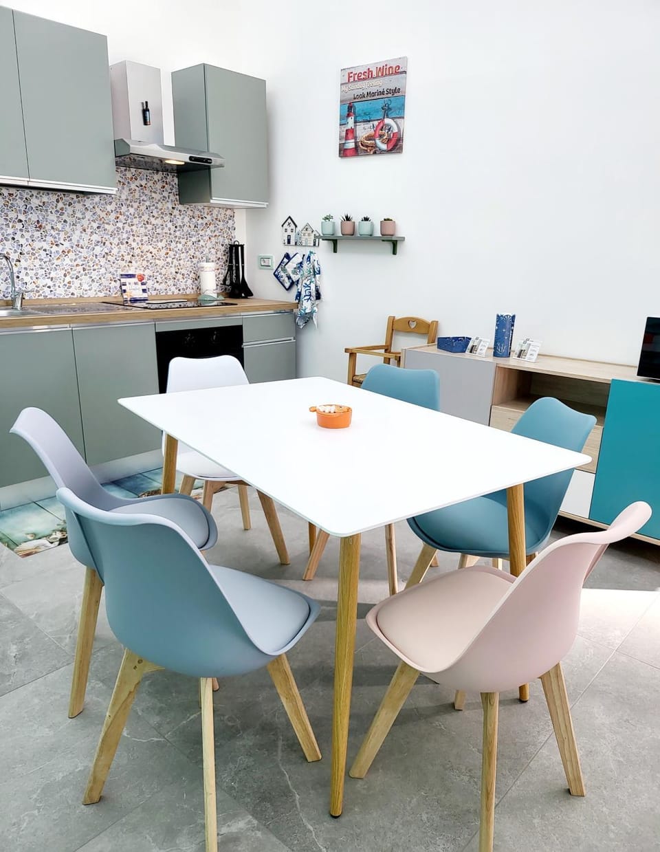 Kitchen or kitchenette, Communal kitchen