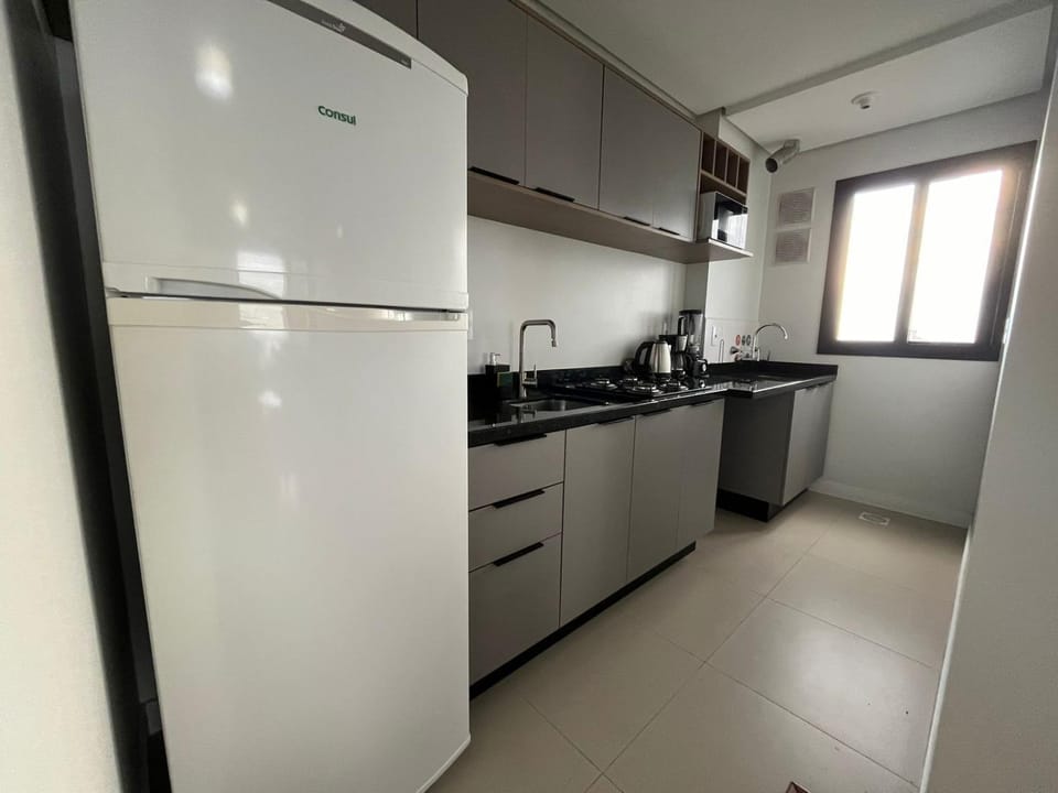 Kitchen or kitchenette, minibar