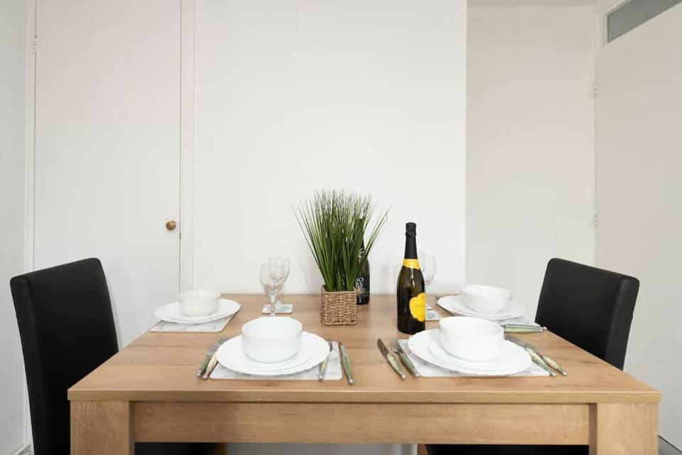 Food and drinks, Dining area
