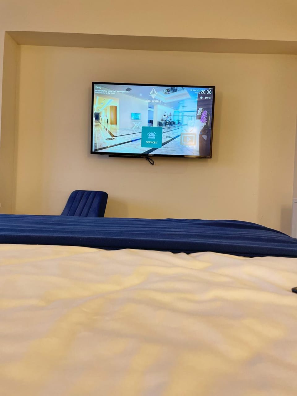 Bed, TV and multimedia, Bedroom