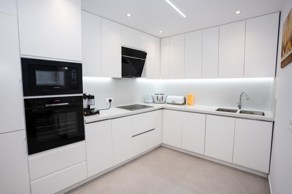 Coffee/tea facilities, Kitchen or kitchenette, dishwasher, microwave, oven, stove, toaster