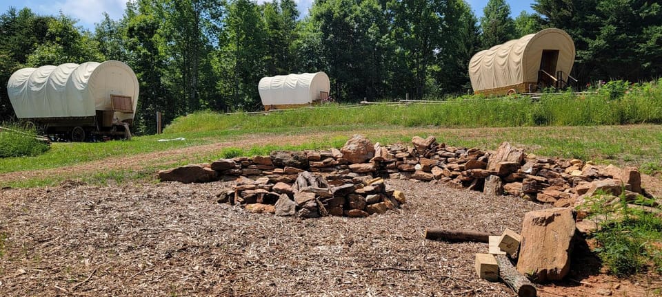 Covered Wagons Hill Camp - WAGON 2 Luxury tent in Caldwell