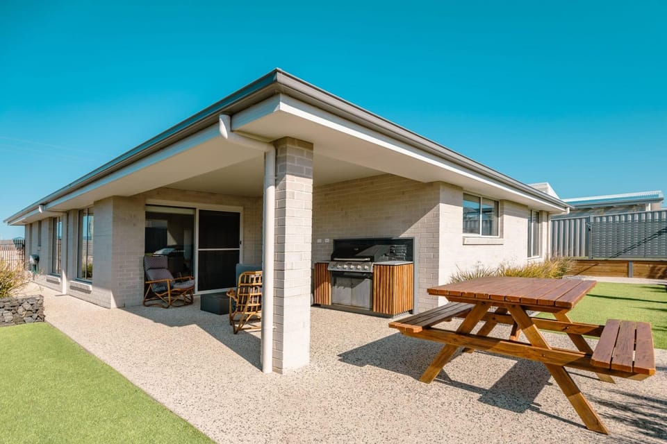 Coastal Bliss Retreat Elegant Beachside Escape at Hawley Beach House in Tasmania