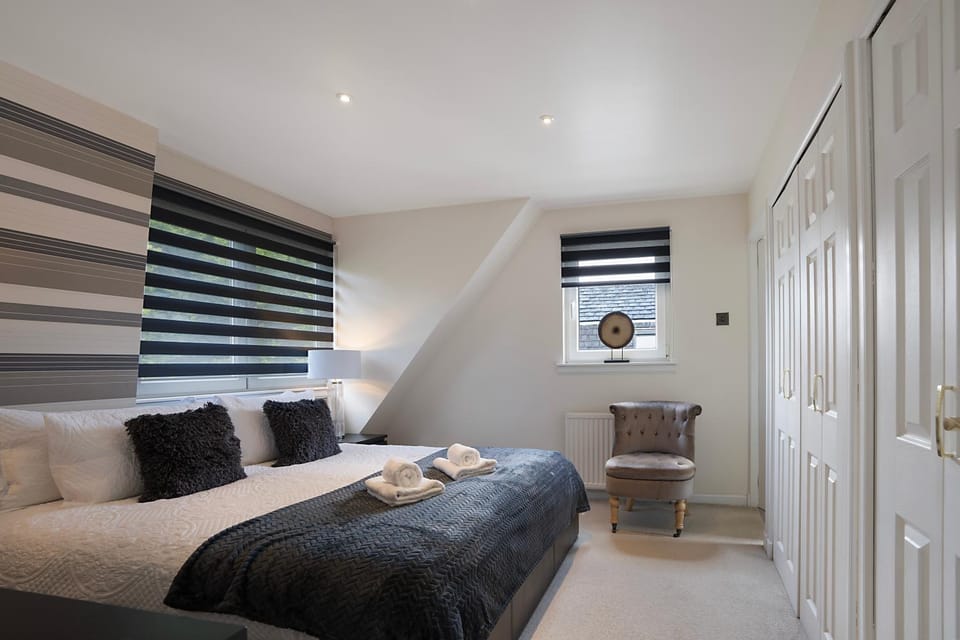 Bed, Bedroom, towels, wardrobe