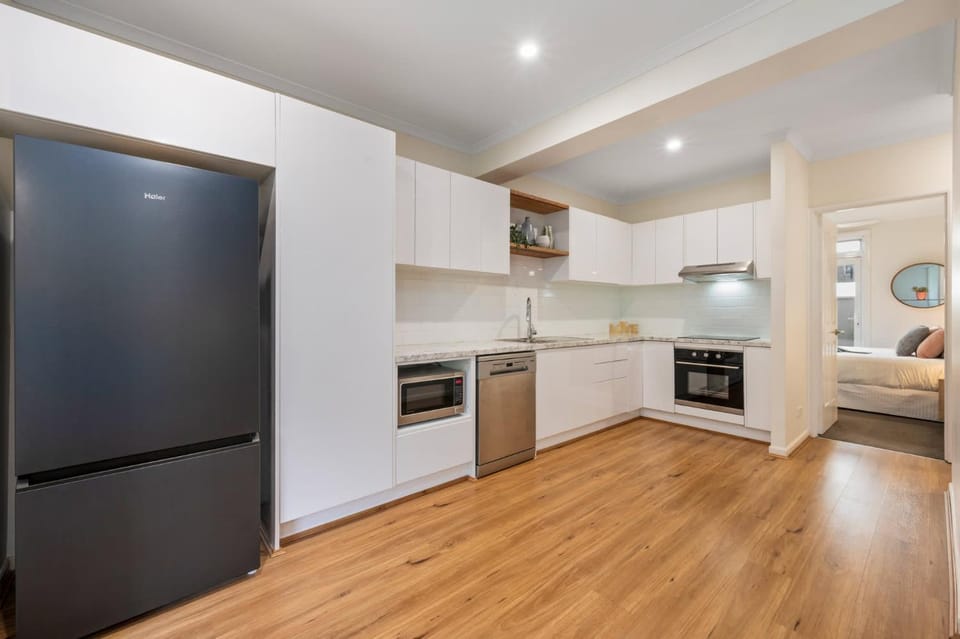 Tranquil Oasis 2 bdrm pool tennis gym Apartment in Southbank
