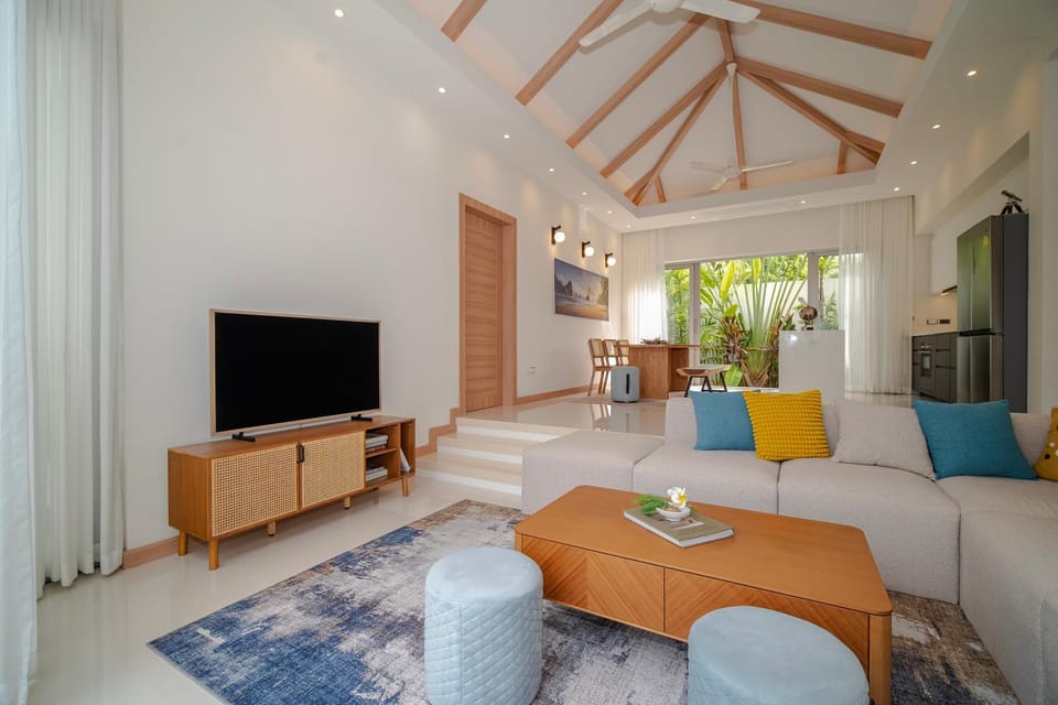 Communal lounge/ TV room, TV and multimedia, Living room, Seating area, Evening entertainment